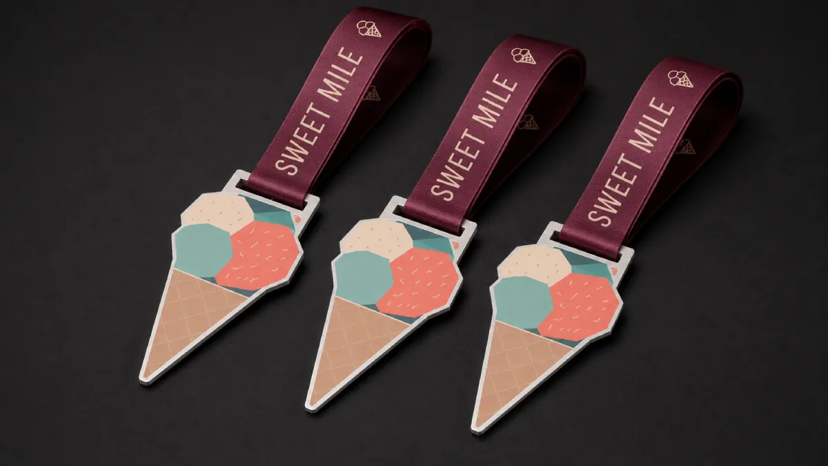 Eisförmige Medaillen mit personalisiertem Band