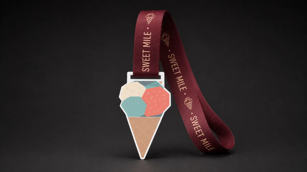 Eisförmige Medaillen mit personalisiertem Band