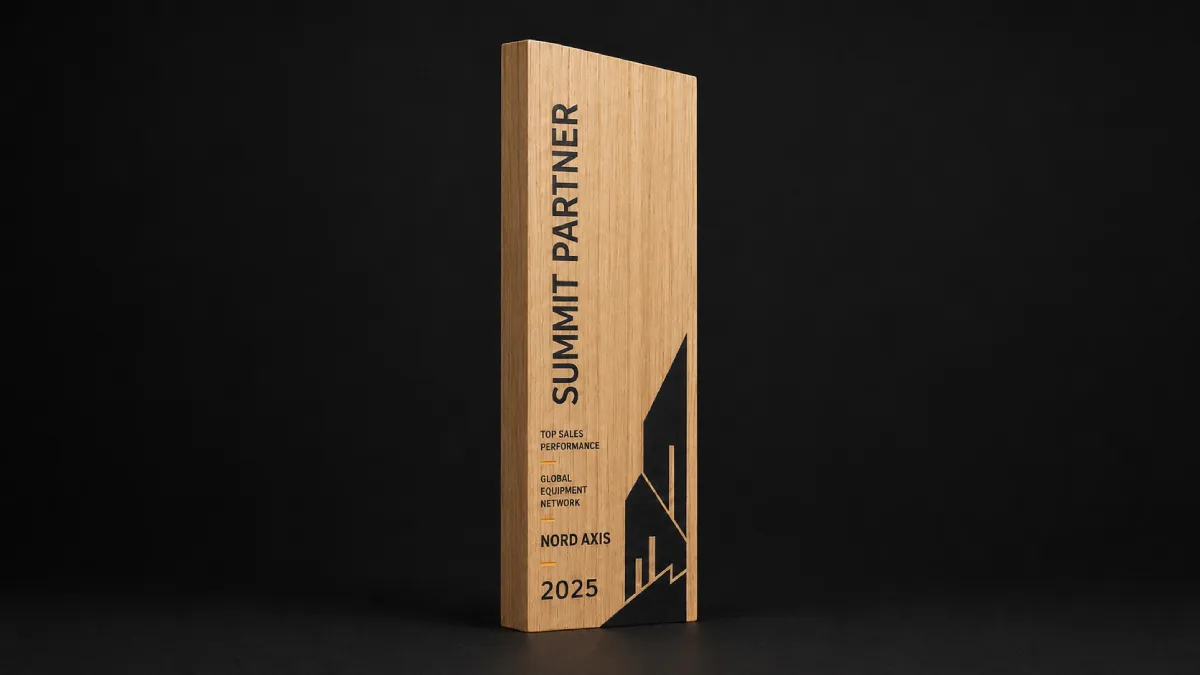 Statuetka-drewniana-z-nadrukiem-dla-partnera-S0007-2 Hölzerne Business-Trophäen